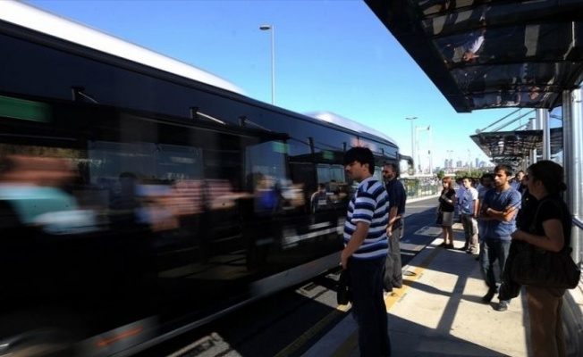 FSM KÖPRÜSÜ'NDEKİ ÇALIŞMA NEDENİYLE 300 EK METROBÜS SEFERİ KONULDU