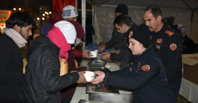 Depremzedelerin yaraları sarılıyor