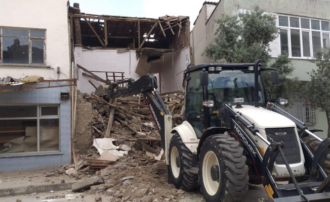 Karacabey'de metruk binalarla ilgili yıkım çalışmaları son sürat