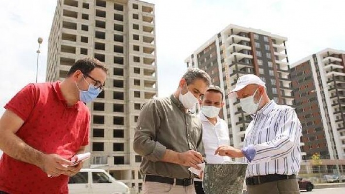 Başkanı Çolakbayrakdar, kentsel dönüşüm çalışmalarına yerinde baktı