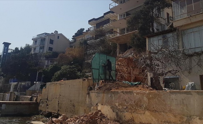 Burgazada plajındaki kaçak inşaat ve iskele çalışması durduruldu