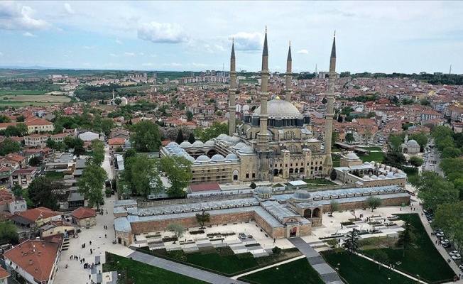 Selimiye Meydanı modern bir görünüme kavuştu