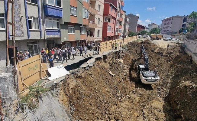Sarıyer'de inşaat sırasında çöken yola vatandaşlar tepki gösterdi