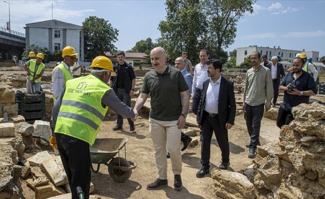 Bakan Karaismailoğlu, 'Haydarpaşa Garı Arkeolojik ve Endüstriyel Miras Parkı'nda incelemelerde bulundu