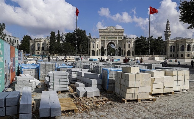 Beyazıt Meydanı çevre düzenlemesinde hatalı taş döşenmesi tepki çekiyor