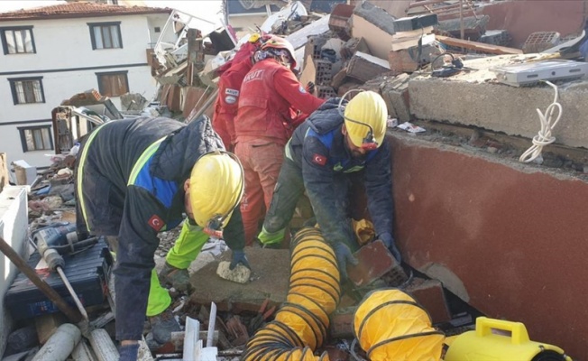 Deprem sonrası arama kurtarma çalışmalarına madenciler de katıldı