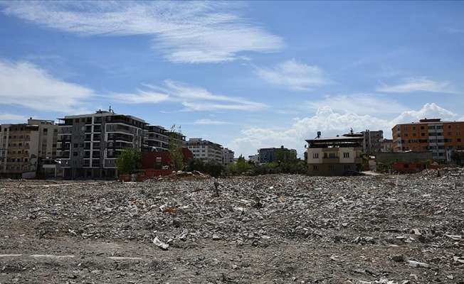 Nurdağı'nda acil yıkım kararı verilen binalardaki çalışmalar tamamlandı