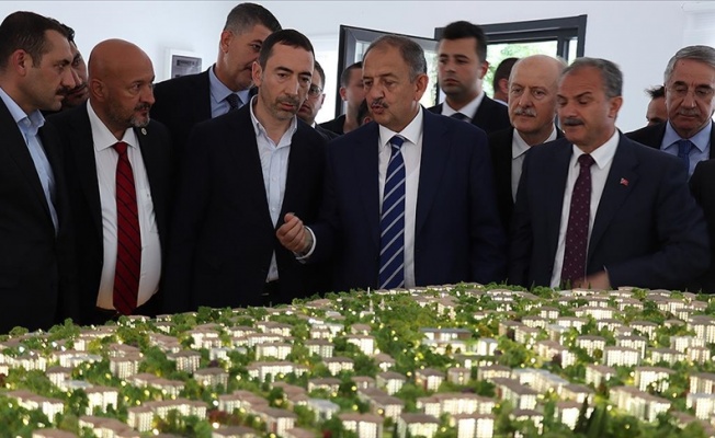 Bakan Özhaseki: Deprem bölgesindeki 319 bin civarındaki bağımsız birimi 1 yıl içinde teslim edeceğiz