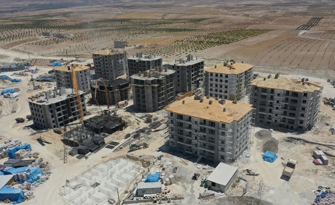 Birecik'te depremzedeler için yapılan bloklardan 13'ünün kaba inşaatı bitti