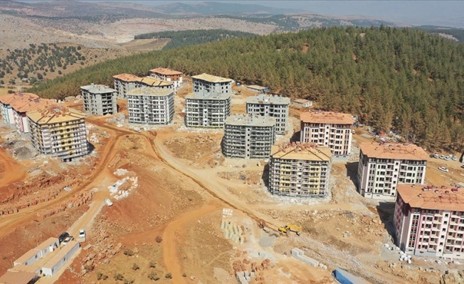 Kahramanmaraş'ta 9 bin 800 deprem konutu yıl sonunda teslim edilecek