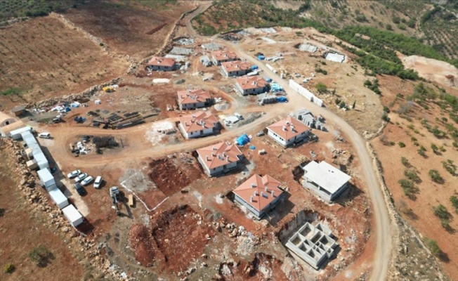Kilis'in Bozkaya köyünde depremzedeler için yapılan evler yıl bitmeden tamamlanacak