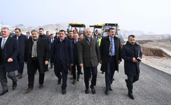 Abdulkadir Uraloğlu: Deprem konutlarının yolları hazır