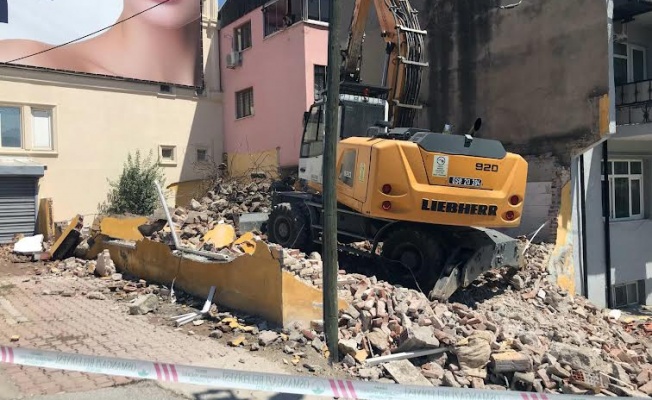Kamu arazisine inşa edilen gecekondu yıkıldı