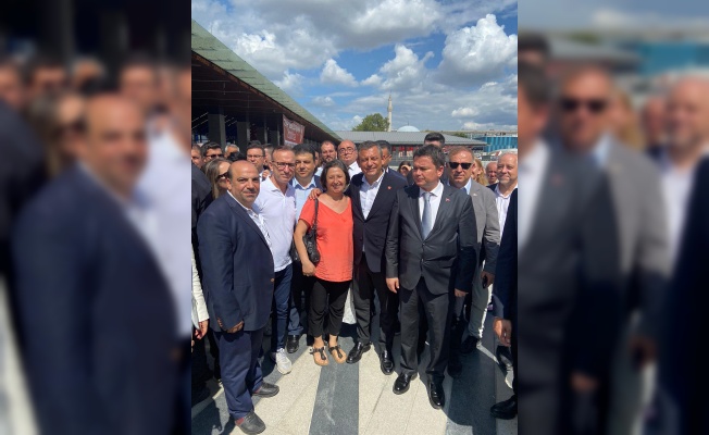 Karacabey Hürriyet Köyü Başkanı Bayram Efe sorunlarını CHP Genel Başkanı Özgür Özel'le anlattı