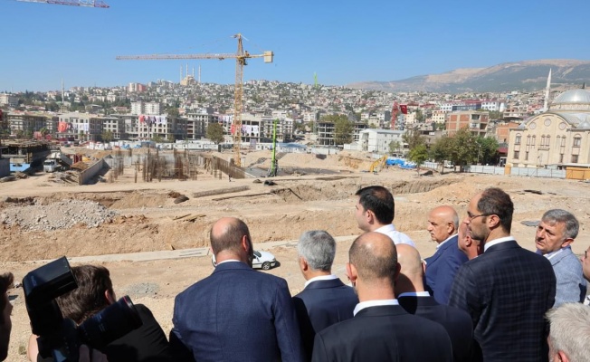 Çevre Şehircilik ve İklim Değişikliği Bakanı Murat Kurum, deprem bölgesi ziyaretleri kapsamında Kahramanmaraş'taydı