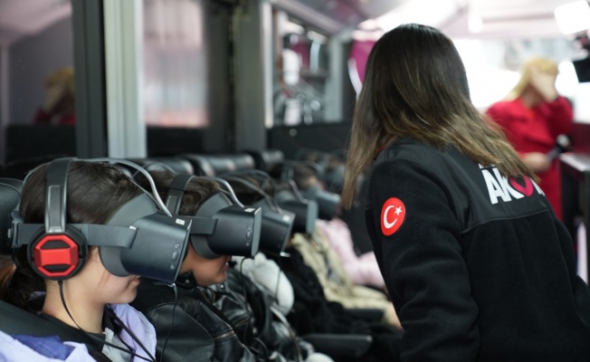 DEPREMDEN KORUNMA VE GÜVENLİ YAŞAM EĞİTİMLERİ, ÇOCUKLARA CAN SİMİDİ OLUYOR