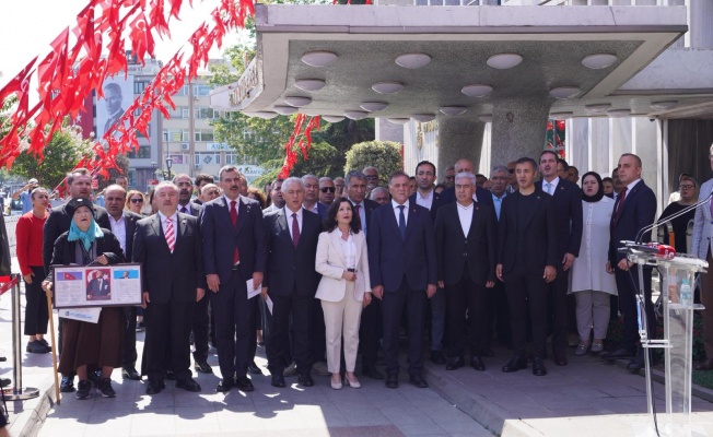 15 TEMMUZ ŞEHİTLERİ İBB ÖNÜNDE ANILDI