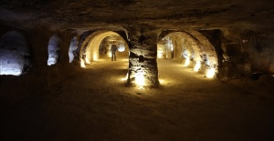 Tarihi yamaç yerleşimi Kayaşehir'de ortaya çıkarılan tünel turizme açılıyor