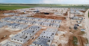 Suriye’nin kuzeyindeki bölgelerde briket evler inşa ediliyor