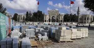 Beyazıt Meydanı çevre düzenlemesinde hatalı taş döşenmesi tepki çekiyor