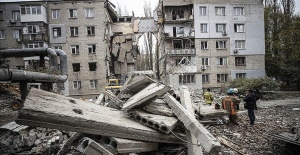 Ukrayna'da bir apartmana düzenlenen füze saldırısında 7 kişi hayatını kaybetti