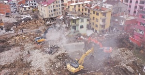 Bolu Gerede'de fay hattı üzerinde olduğu belirlenen yapıların yıkım işlemleri sürüyor