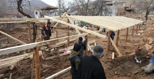 Konut ahır ve ağılları hasar gören vatandaşların yaraları sarılıyor