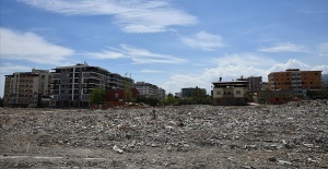 Nurdağı'nda acil yıkım kararı verilen binalardaki çalışmalar tamamlandı