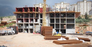 Depremlerden etkilenen İskenderun'da 1451 kalıcı konutun inşası sürüyor