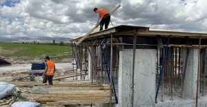 Malatya'da depremzedeler için köy tipi konutların inşası sürüyor