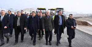 Abdulkadir Uraloğlu: Deprem konutlarının yolları hazır