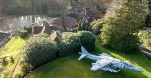 İngiltere'de ilginç ilan: Ev alana, değeri 4 milyon TL'lik savaş jeti bedava