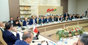 Çevre Şehircilik ve İklim Değişikliği Bakanı Murat Kurum, deprem bölgesi ziyaretleri kapsamında Malatya'daydı.