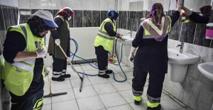 ANKARA BÜYÜKŞEHİR OKULLARIN TEMİZLİĞİ İÇİN SEFERBER OLDU