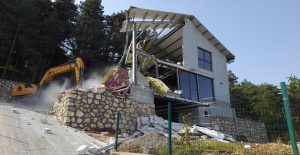 Bursa'da Kaçak villa yıkıldı